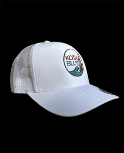 Casquette Retro Trucker white/White avec le logo Kota Blue brodé en couleurs