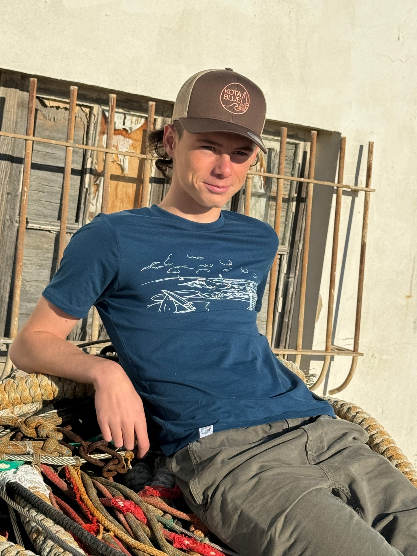 T-shirt Bleu Pétrole avec le spot du Menhir à Sausset