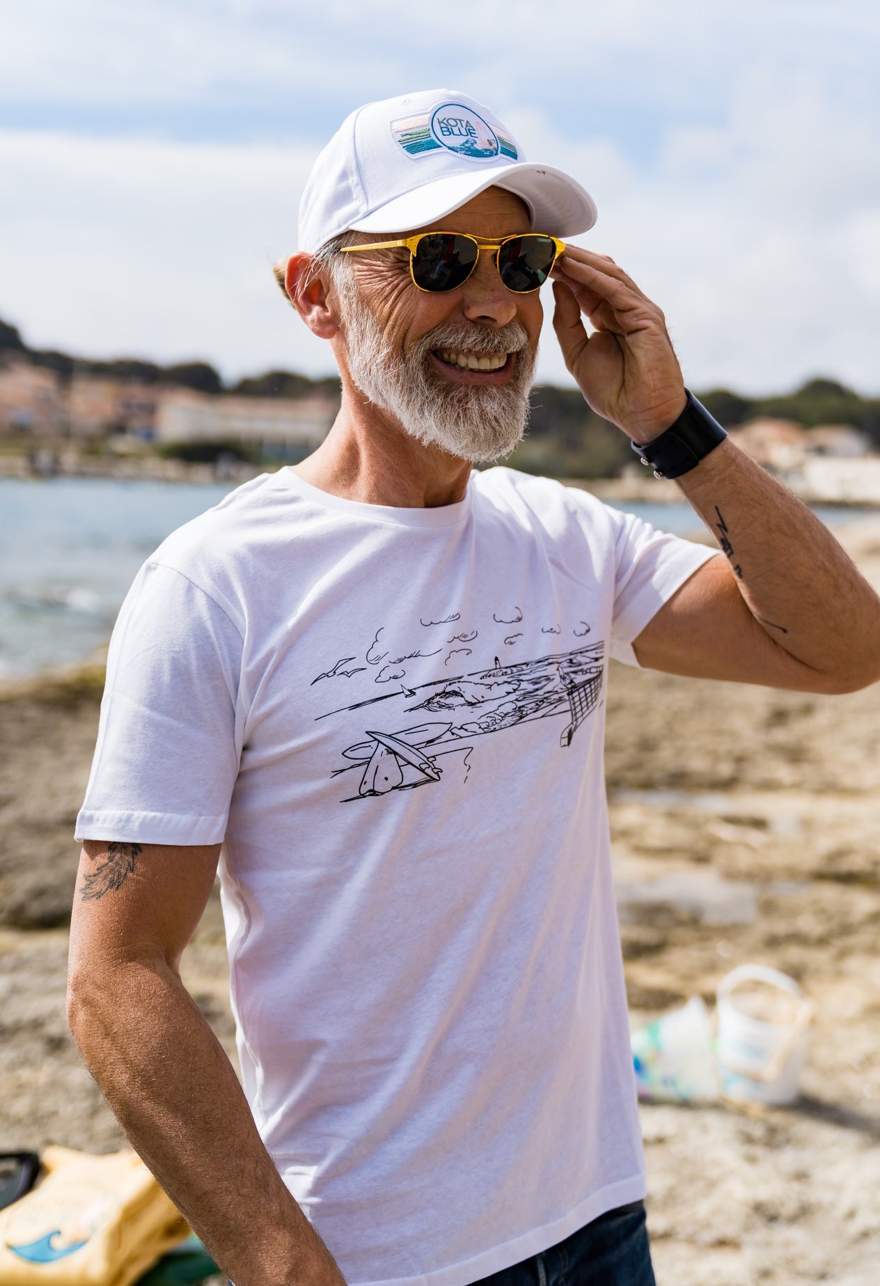 T-shirt blanc avec le spot du Menhir à Sausset