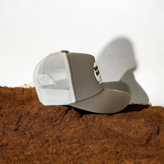 Casquette Retro Trucker kaki/crème, patch noir et blanc cassé Kota Blue