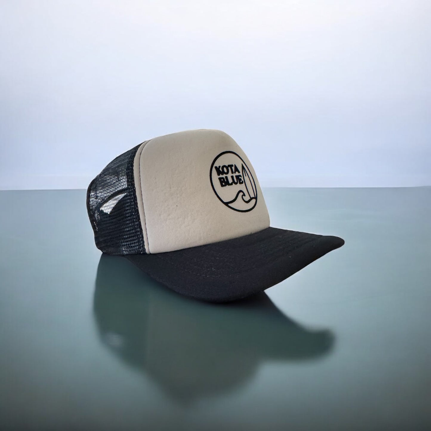 Casquette Retro Trucker Enfant bleu marine/blanche, impression daim logo Kota blue