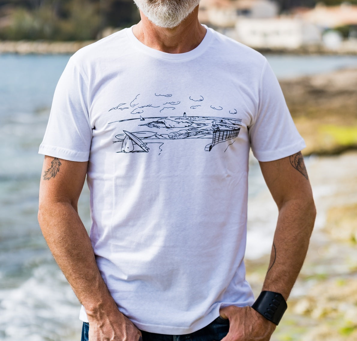 T-shirt blanc avec le spot du Menhir à Sausset