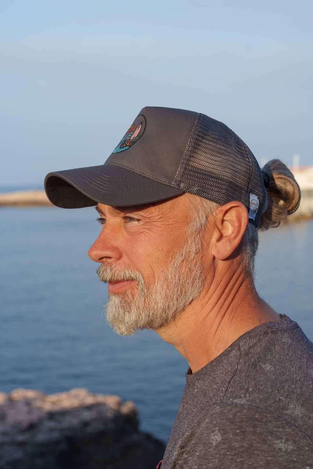 Casquette trucker toute grise