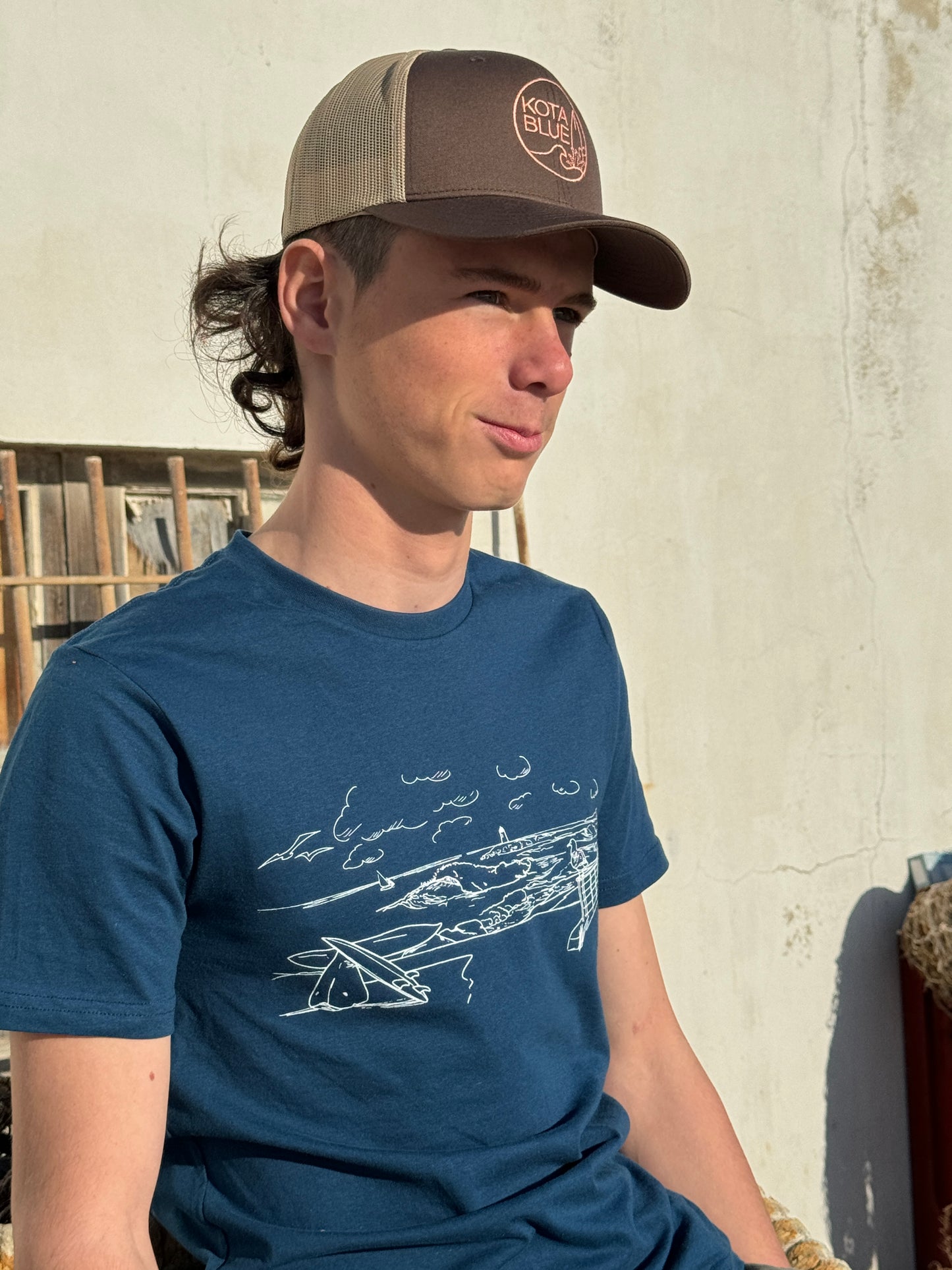 T-shirt Bleu Pétrole avec le spot du Menhir à Sausset