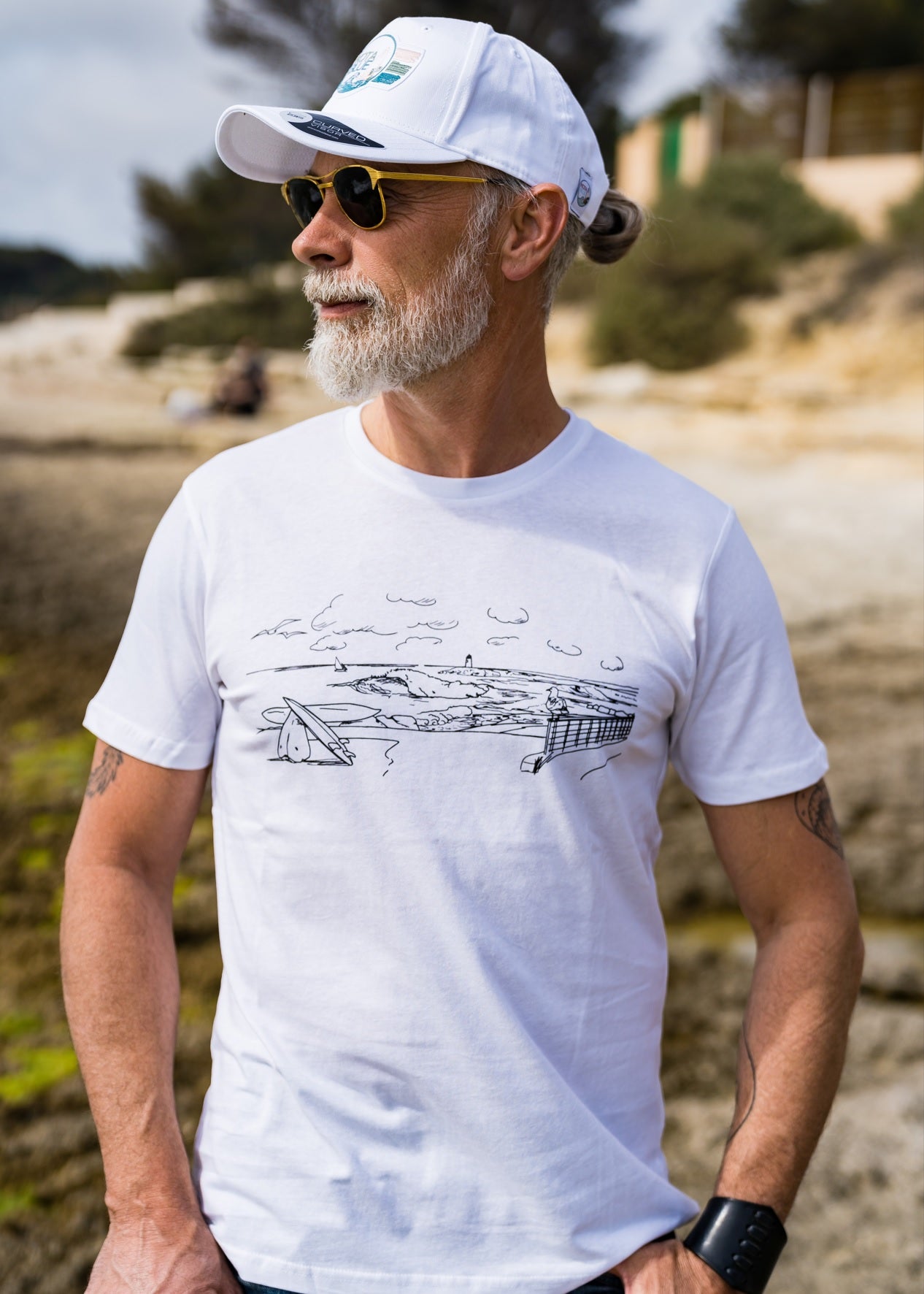 T-shirt blanc avec le spot du Menhir à Sausset