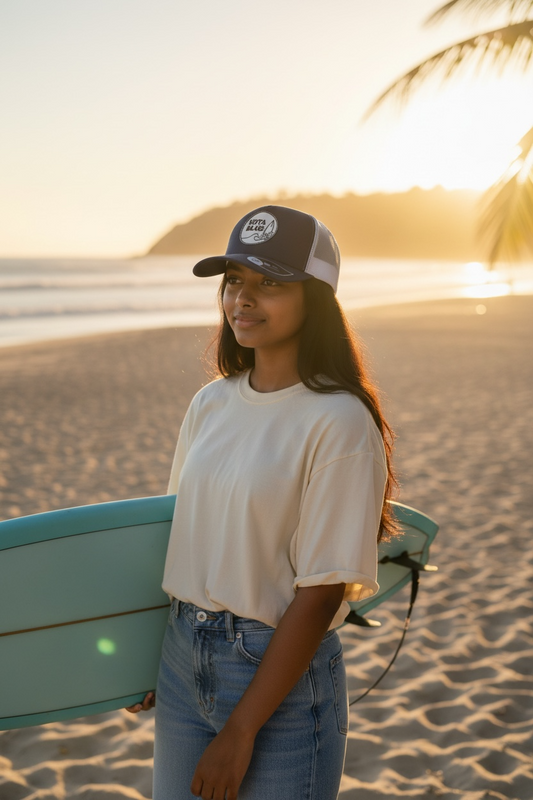 Casquette Retro Trucker  bleu marine/crème, patch noir et blanc cassé Kota Blue